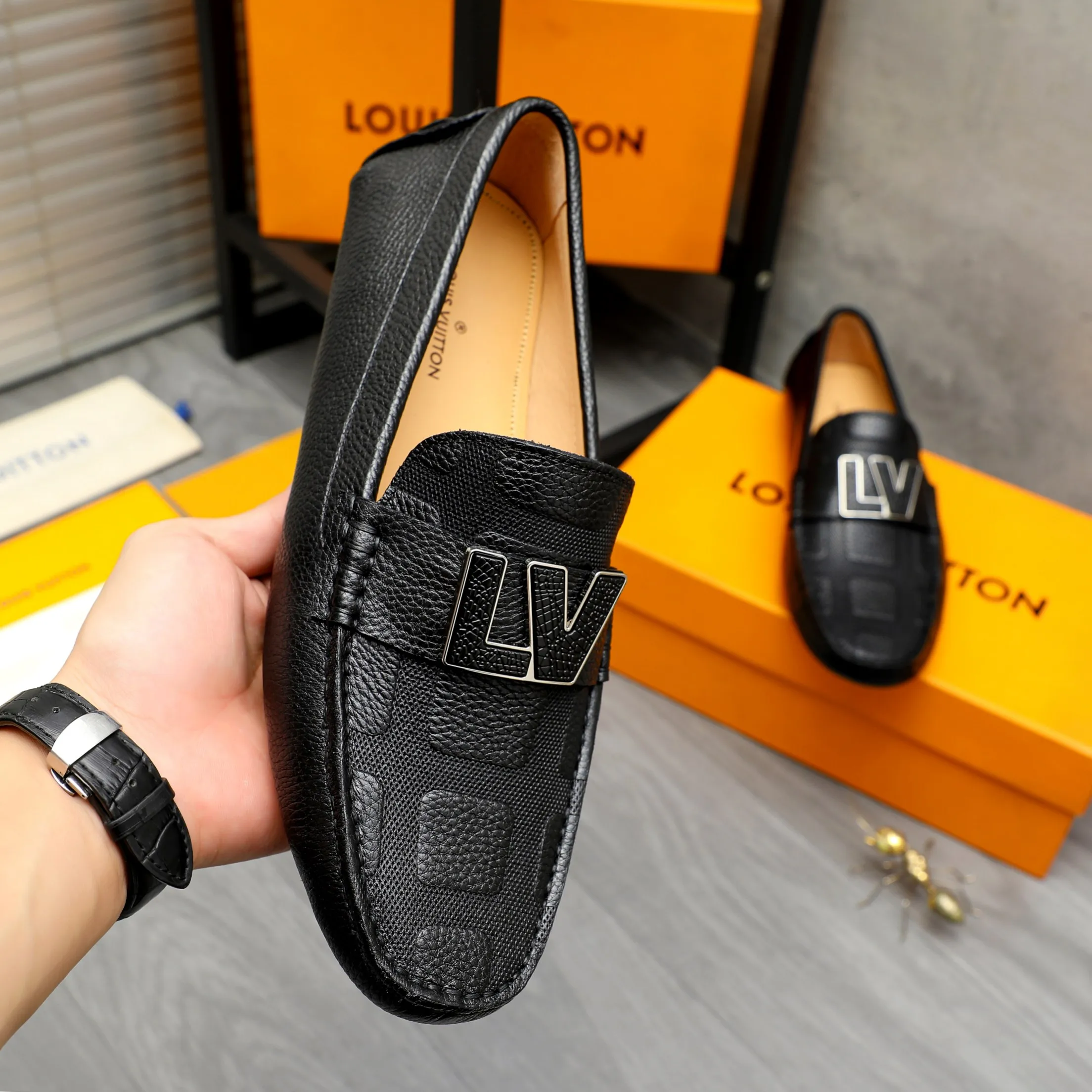 Men's shoes 💰380 Product trademark: LV "Louis Vuitton" casual slip-on shoes Regular size: 38-45 (45 is custom-made and non-returnable) Product material: Selected pebbled embossed cowhide upper, pigskin lining, rubber outsole
